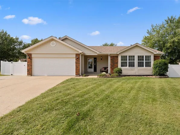 6 Golden Wheat Ct, Saint Charles, MO 63304