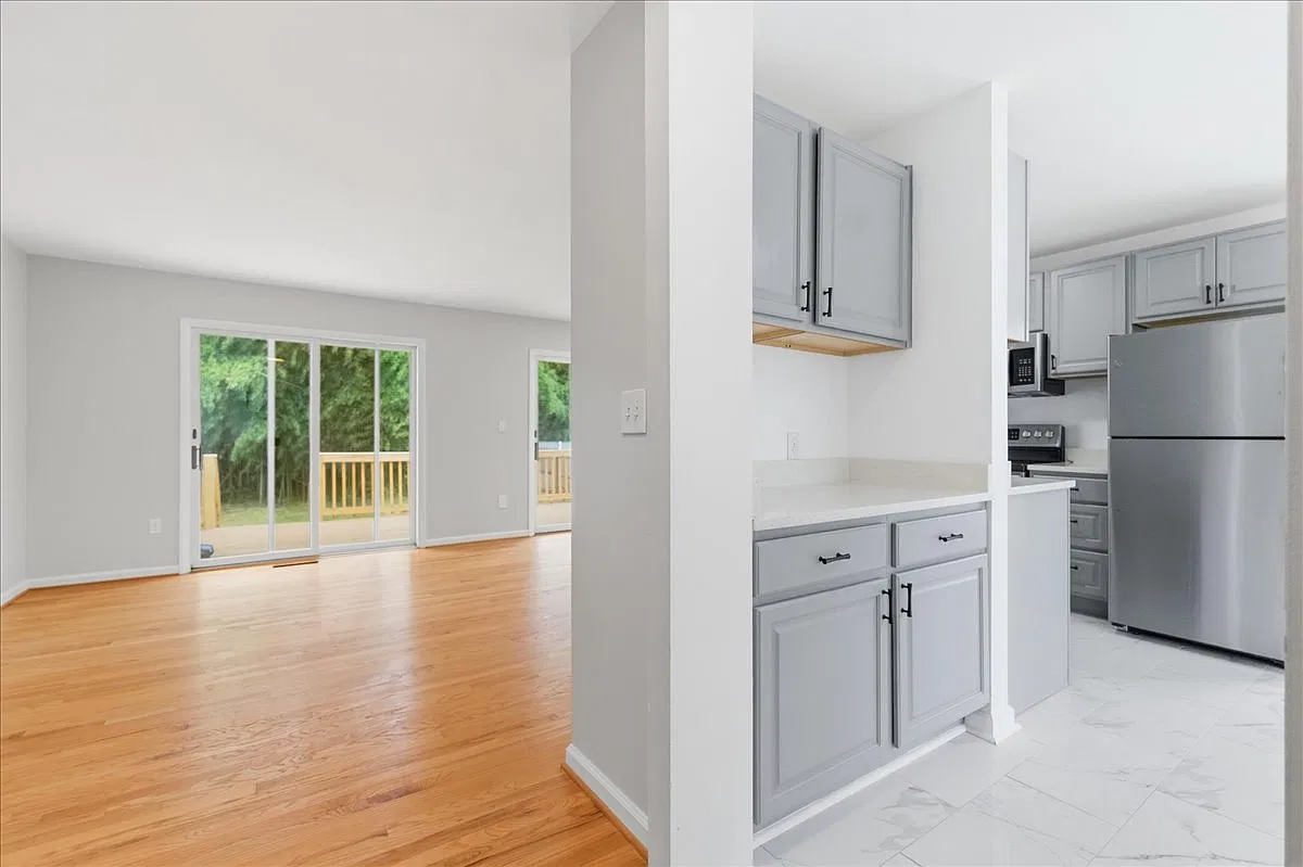 7 bed, 2920 sqft, $5,500 — Photo 4