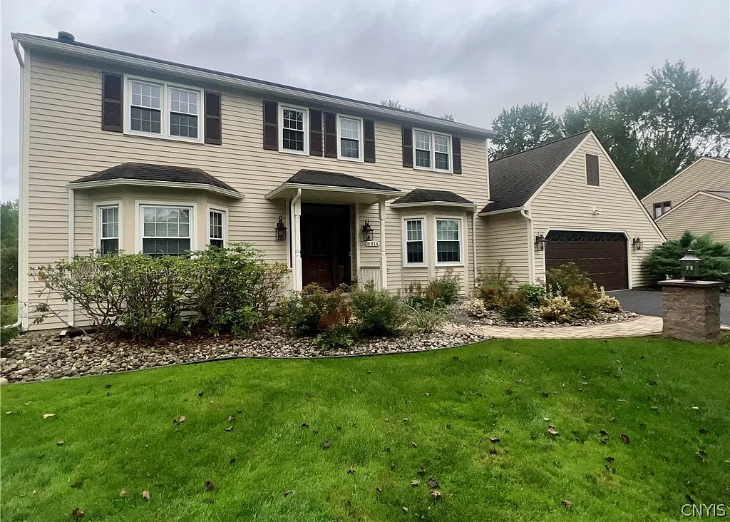 4 bed, 2.5 bath, 2216 sqft, $3,750 — Photo 2