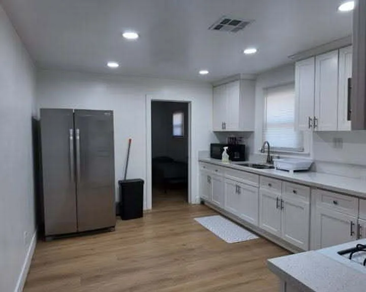 401 Cypress St — Photo 9