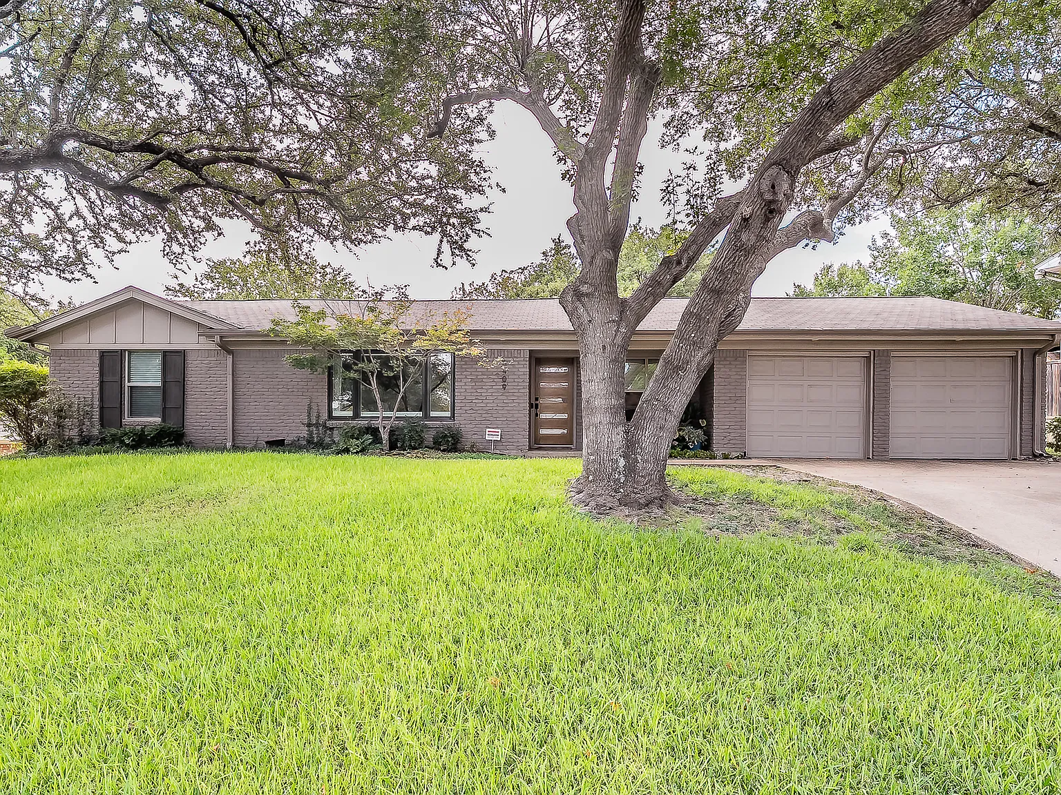 3 bed, 2224 sqft, $4,000 — Photo 1
