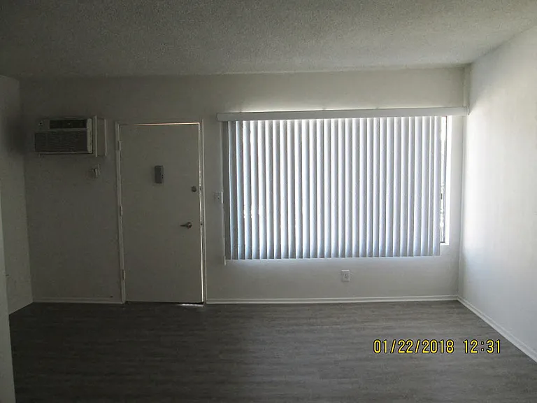 Lido Apartments - 3610 Midvale Ave — Photo 26