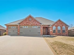 961 Walker St, Centerton, AR 72719