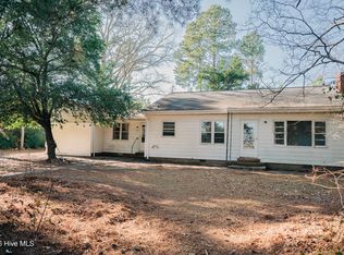 2377 Lyon Landing Rd, Elizabethtown, NC 28337