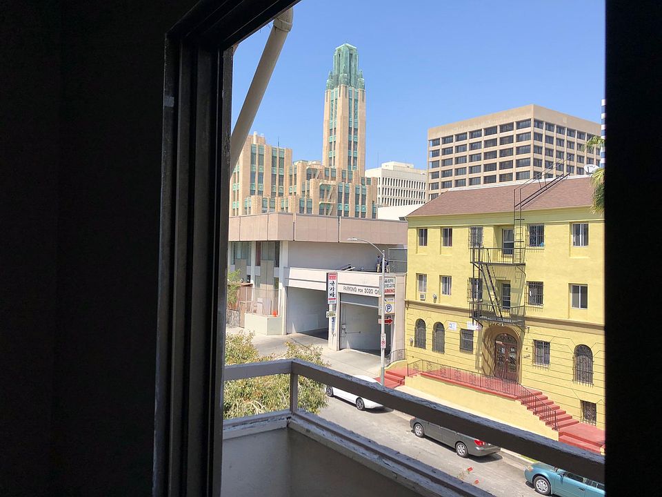 1st image of 2900 Sunset Pl APT 215