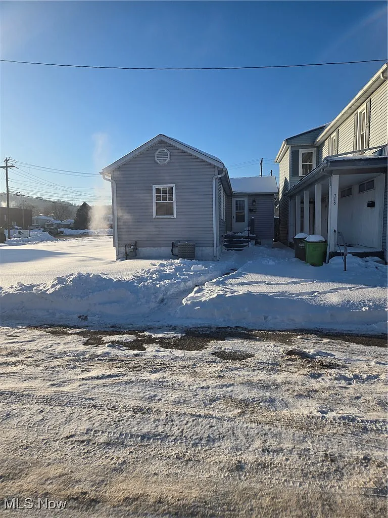 318 Bank St photo 1