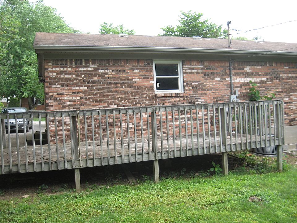 2nd image of 102 Washington Dr