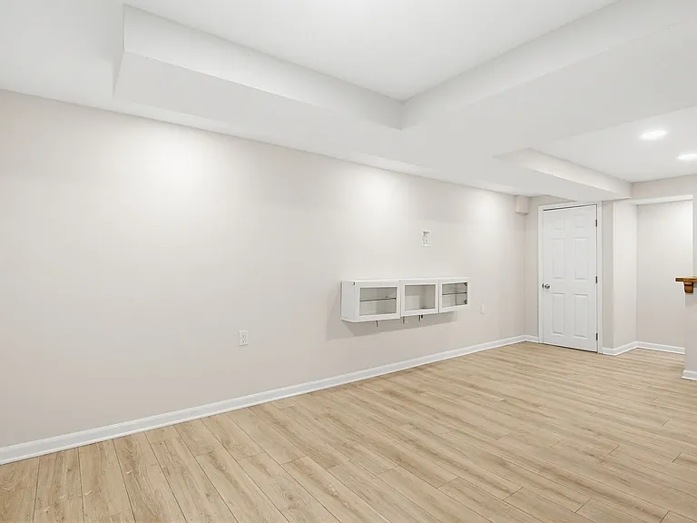 9717 Hedin Dr — Photo 11