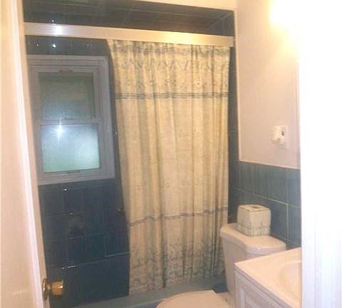3rd image of 137 E Zoranne Dr