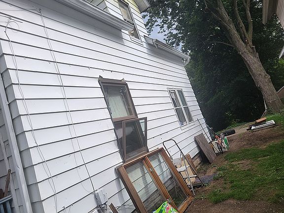 2nd image of 135 Magnolia Ave