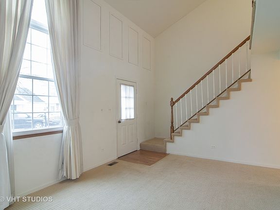 3rd image of 1566 N Dartmoor Ave Unit 0