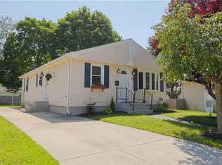 21 Bicknell Ave, Rumford, RI 02916