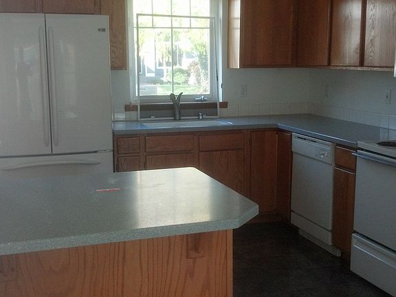 3rd image of 1620 N Harmony Ln