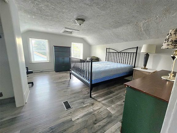 4th image of 114 Charles St #B