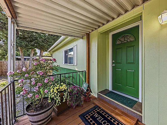 Front entry, gives you that "at home"
feeling. Side and back yard are very low maintenance.