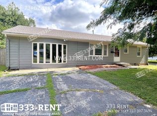 9011 E 73rd St, Raytown, MO 64133