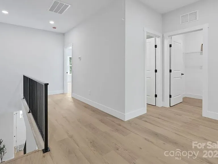 3127 Columbus Cir — Photo 7