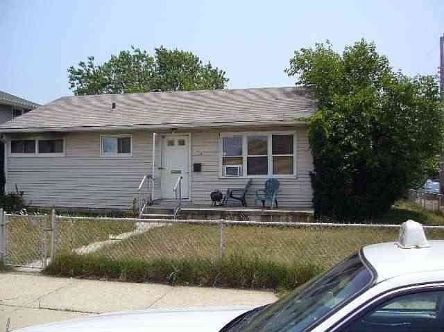 2nd image of 3824 Filbert Ave