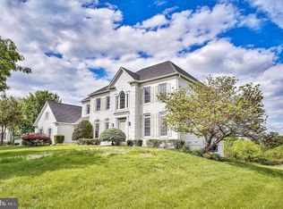 43820 Churchill Glen Dr, Chantilly, VA 20152