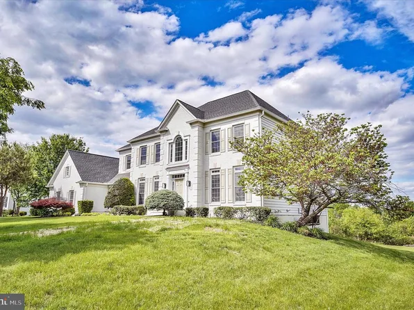 43820 Churchill Glen Dr, Chantilly, VA 20152