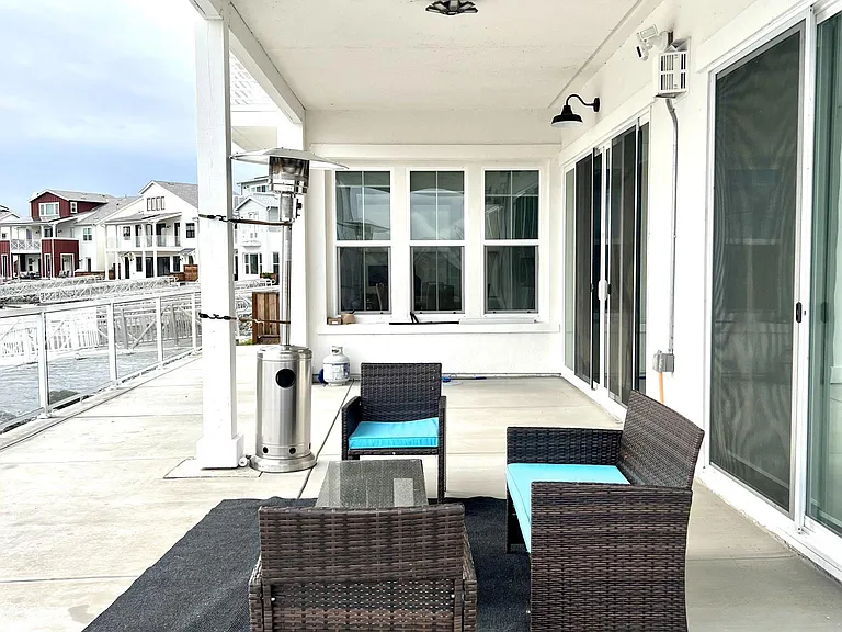 472 Halcyon Pl — Photo 34