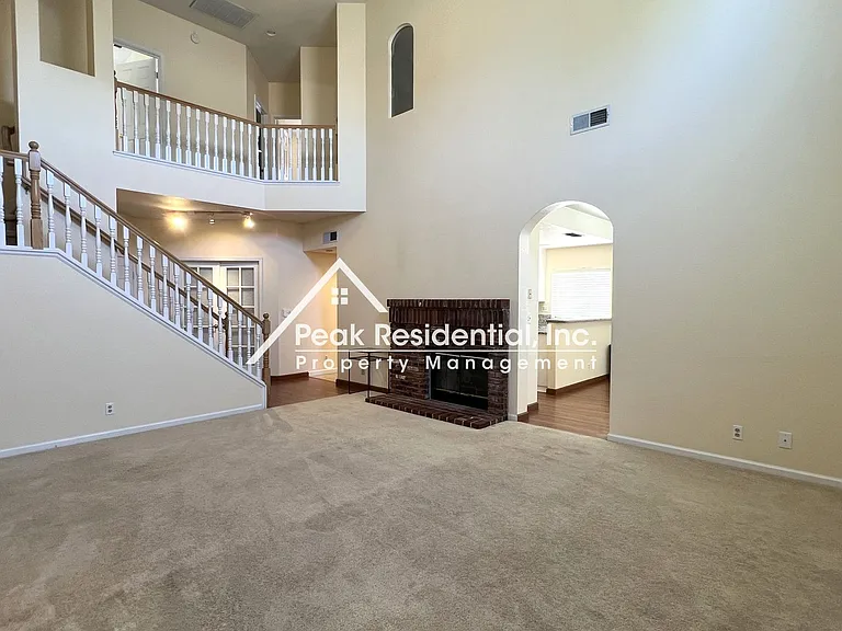 402 Harlow Ct — Photo 6