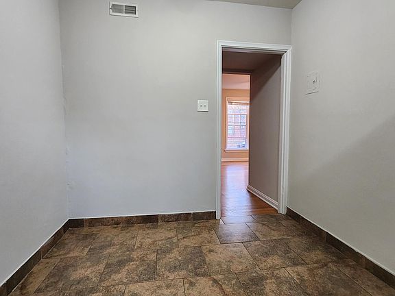 5th image of 1026 Sanford Ave