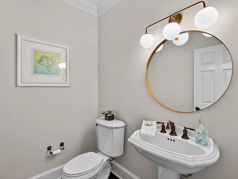 1202 Summerville Ln — Photo 13