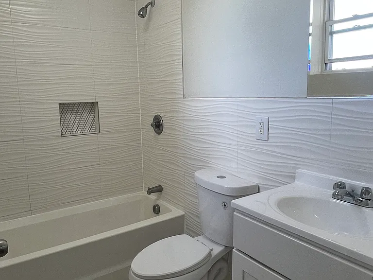 168 N Grove St #203 — Photo 9