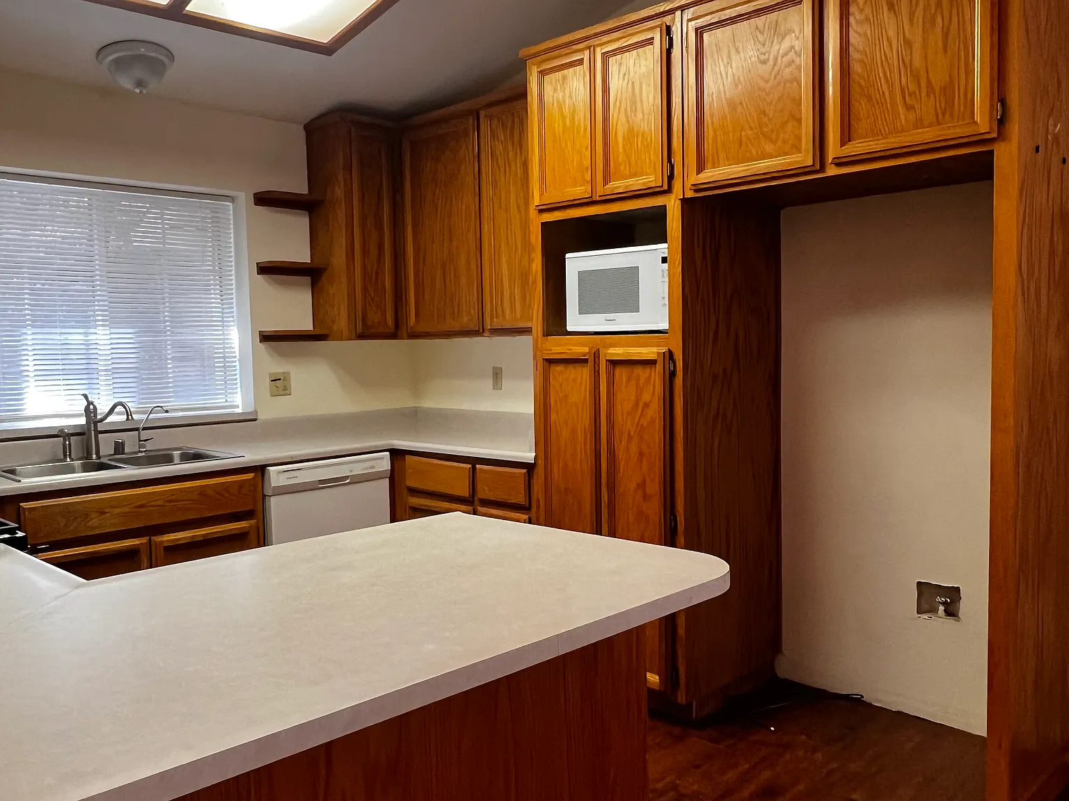 2 bed, 1250 sqft, $2,350 — Photo 3