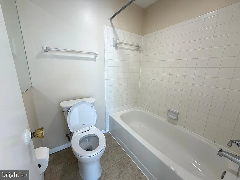 18131 Chalet Dr #24-103 — Photo 32