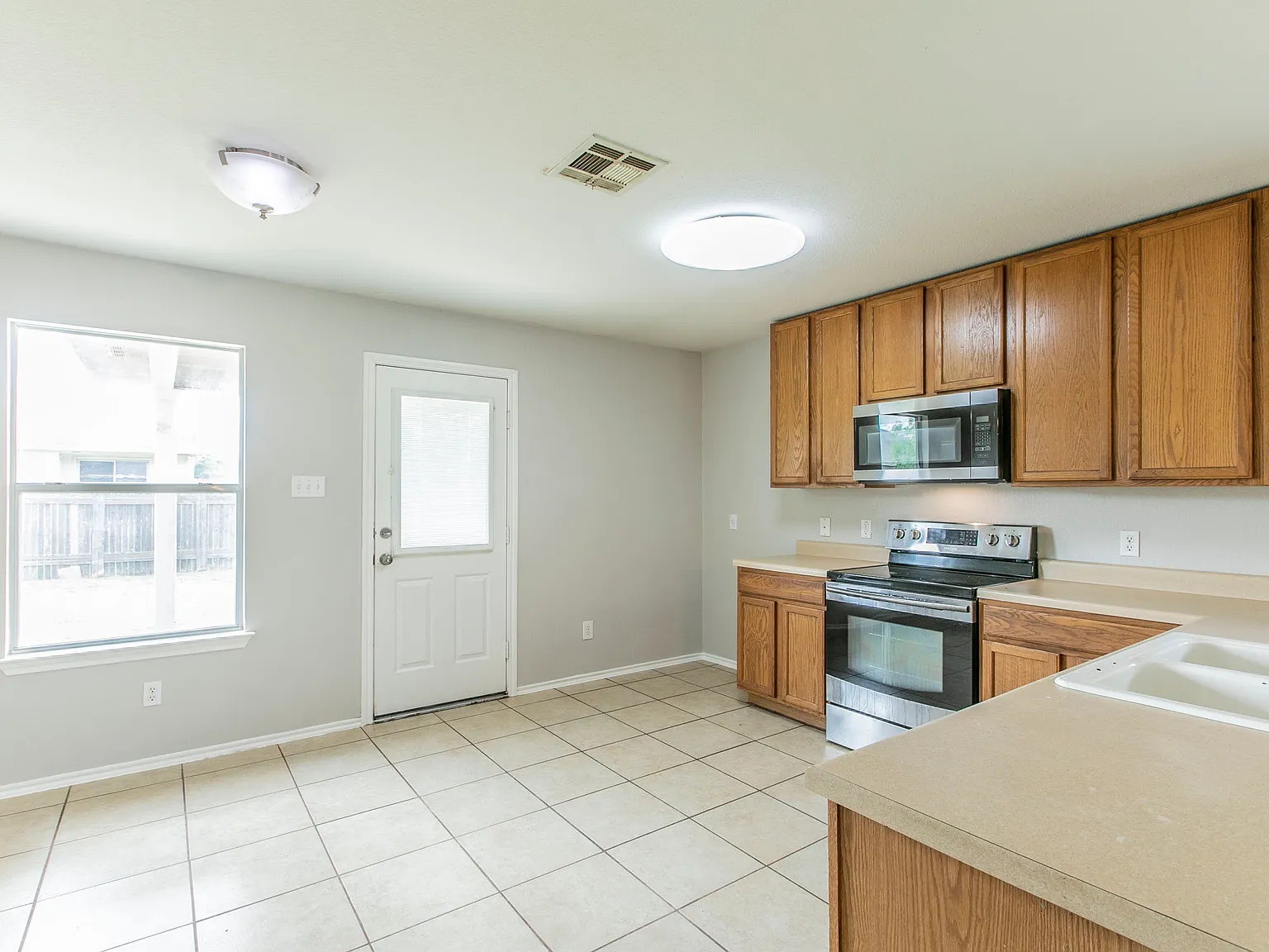 104 Easy Street Hutto 78634 - 1 — Photo 4