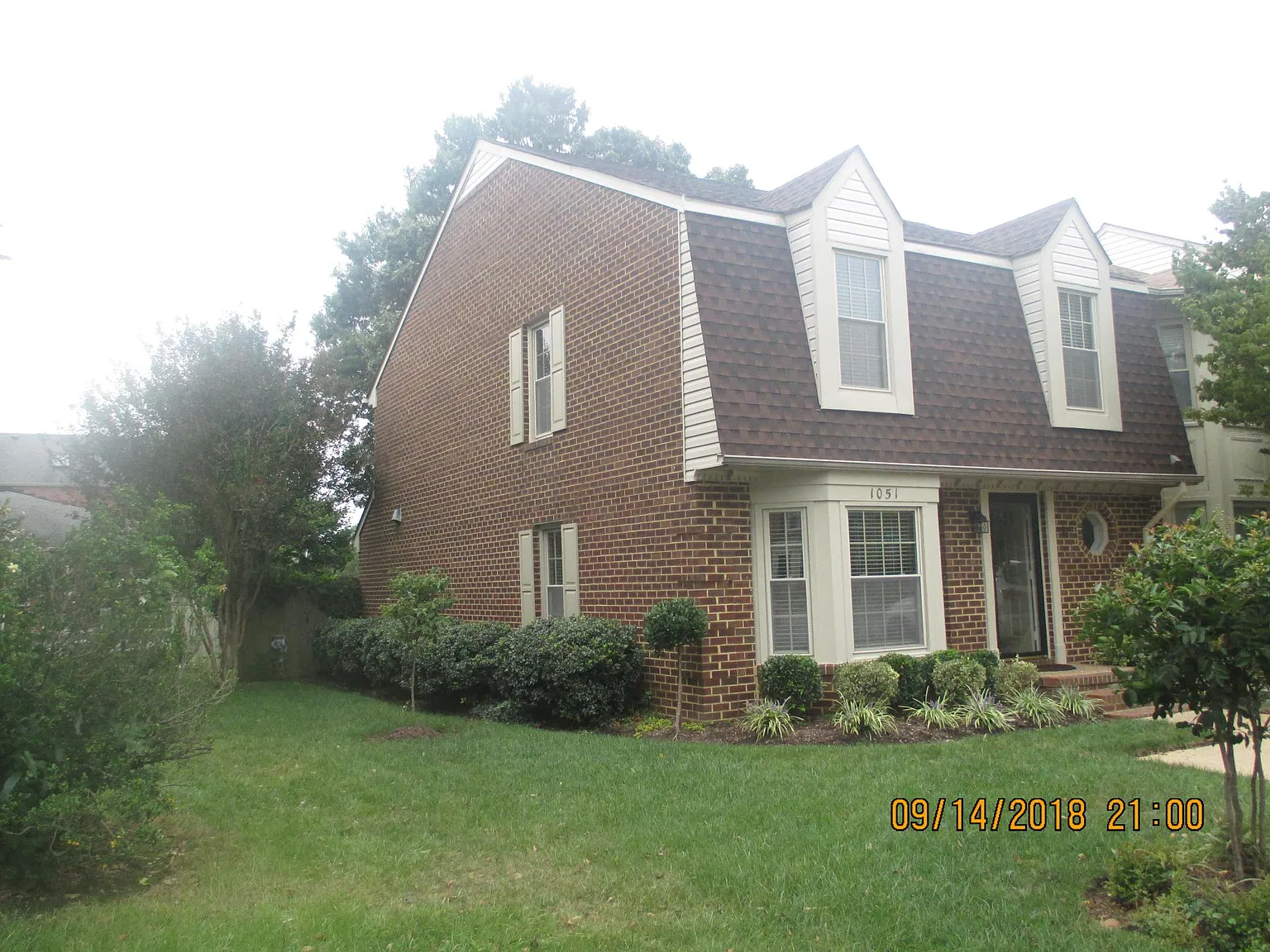 3 bed, 1882 sqft, $2,400 — Photo 2