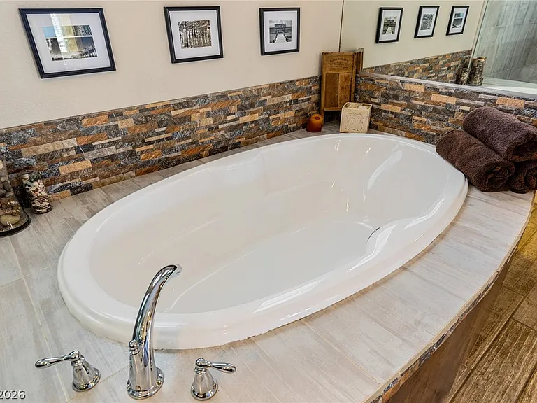 724 Pinnacle Heights Ln — Photo 37