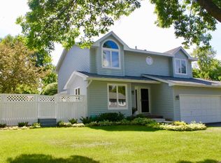 18598 Harrogate Dr, Eden Prairie, MN 55346