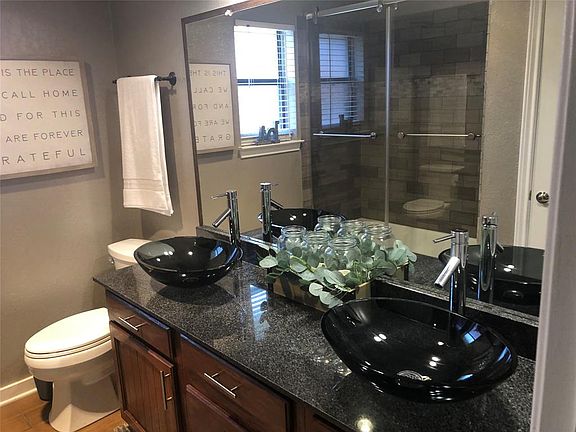 4th image of 4810 Creekridge Pl