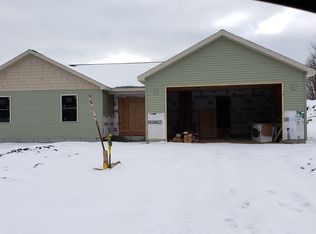 903 Village Dr, Davison, MI 48423