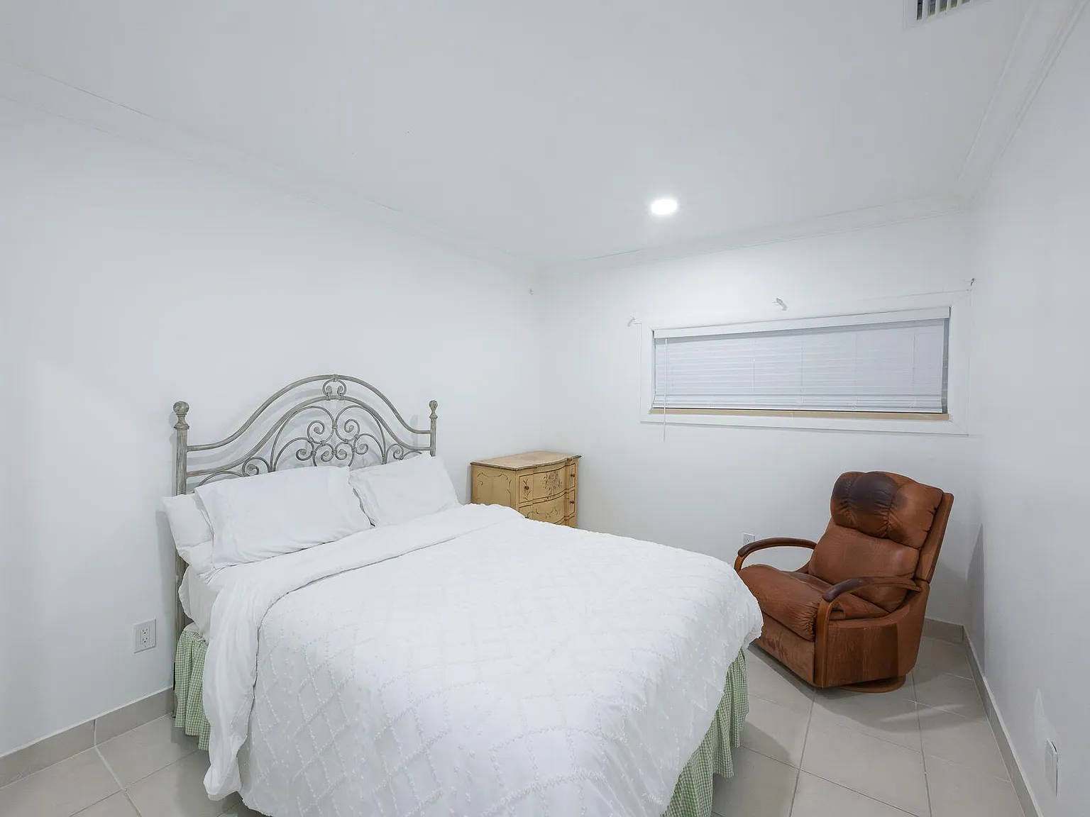 2 bed, 1.0 bath, 900 sqft, $2,350 — Photo 4