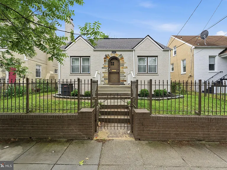 517 Lebaum St SE — Photo 61