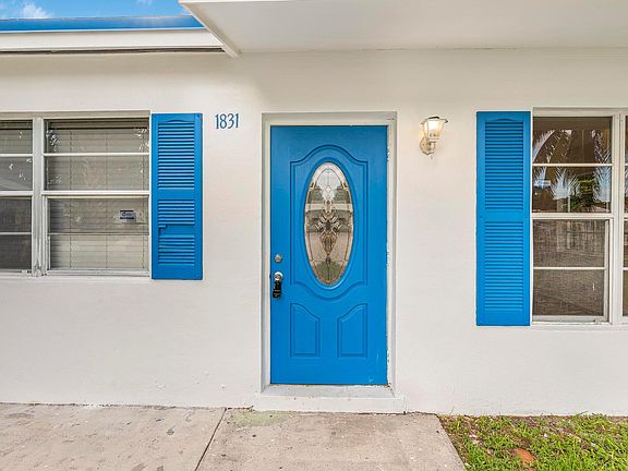 4th image of 1831 SW 64th Avenue