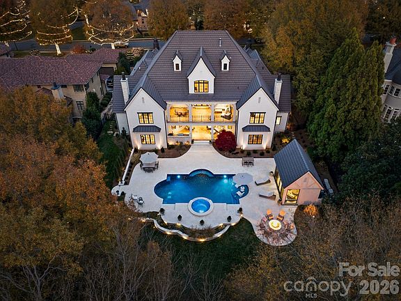 3rd image of 302 Oakmont Ln