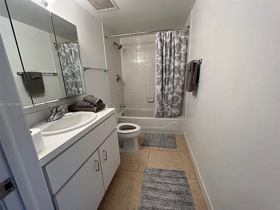 3rd image of 5703 Sunset Dr #5703