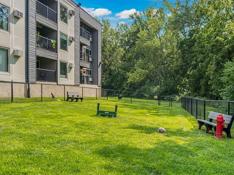 Hillsborough Apartments — Photo 4