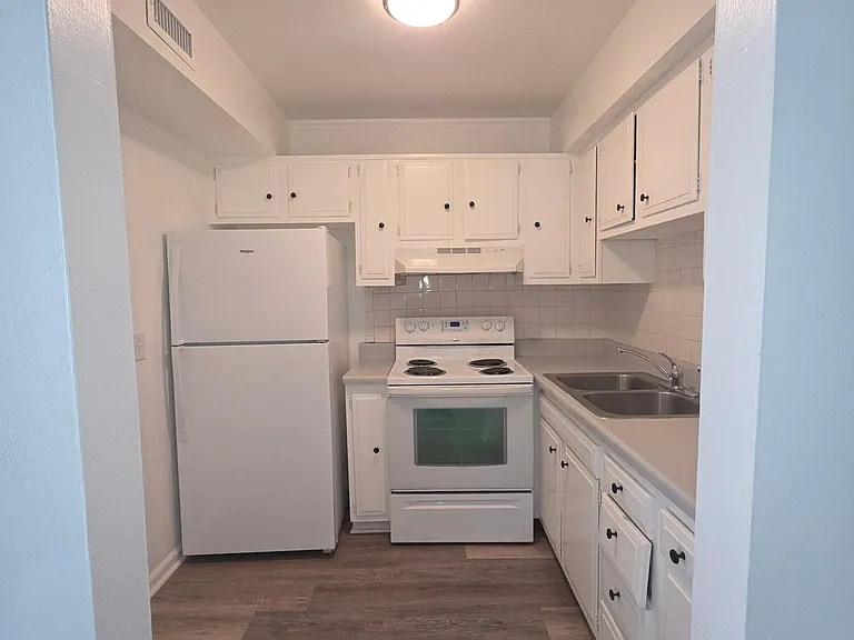 711 Townside Rd SW #9 — Photo 8