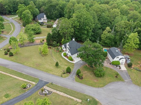 8915 Champion Ct, Ball Ground, GA 30107