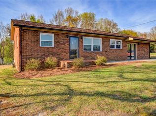 211 Riverside Cir, Eden, NC 27288