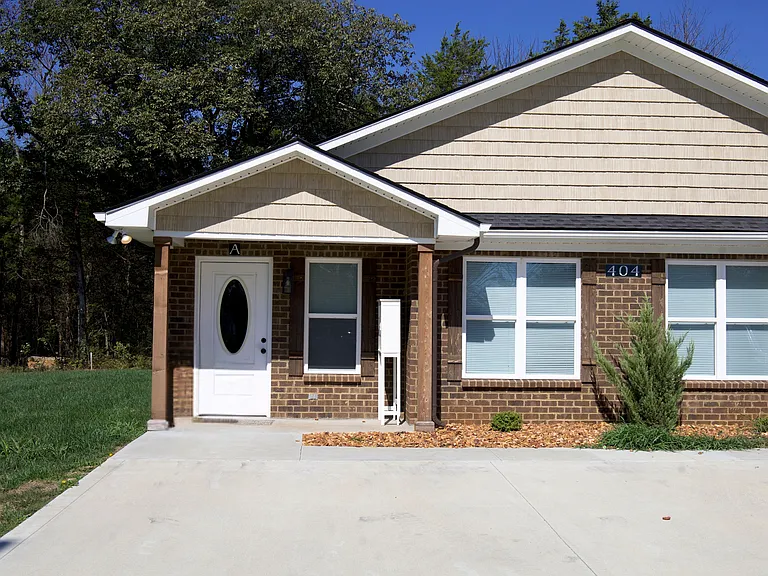 404 Hunters Cir #A — Photo 1
