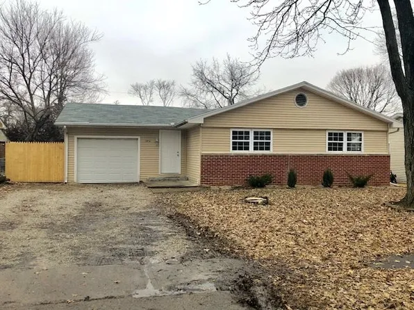 1934 E Lexington Dr, Terre Haute, IN 47802