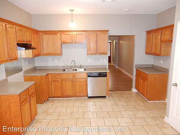4th image of 6129 Woodstock View Dr