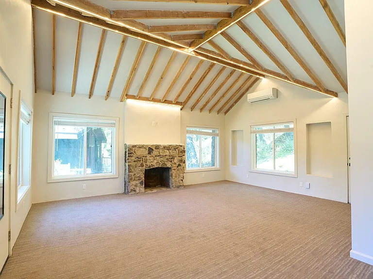 380 Loftyhill Dr — Photo 6